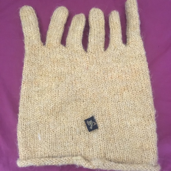 Perika winter hat by Peruvian Trading Co. - Picture 2 of 4